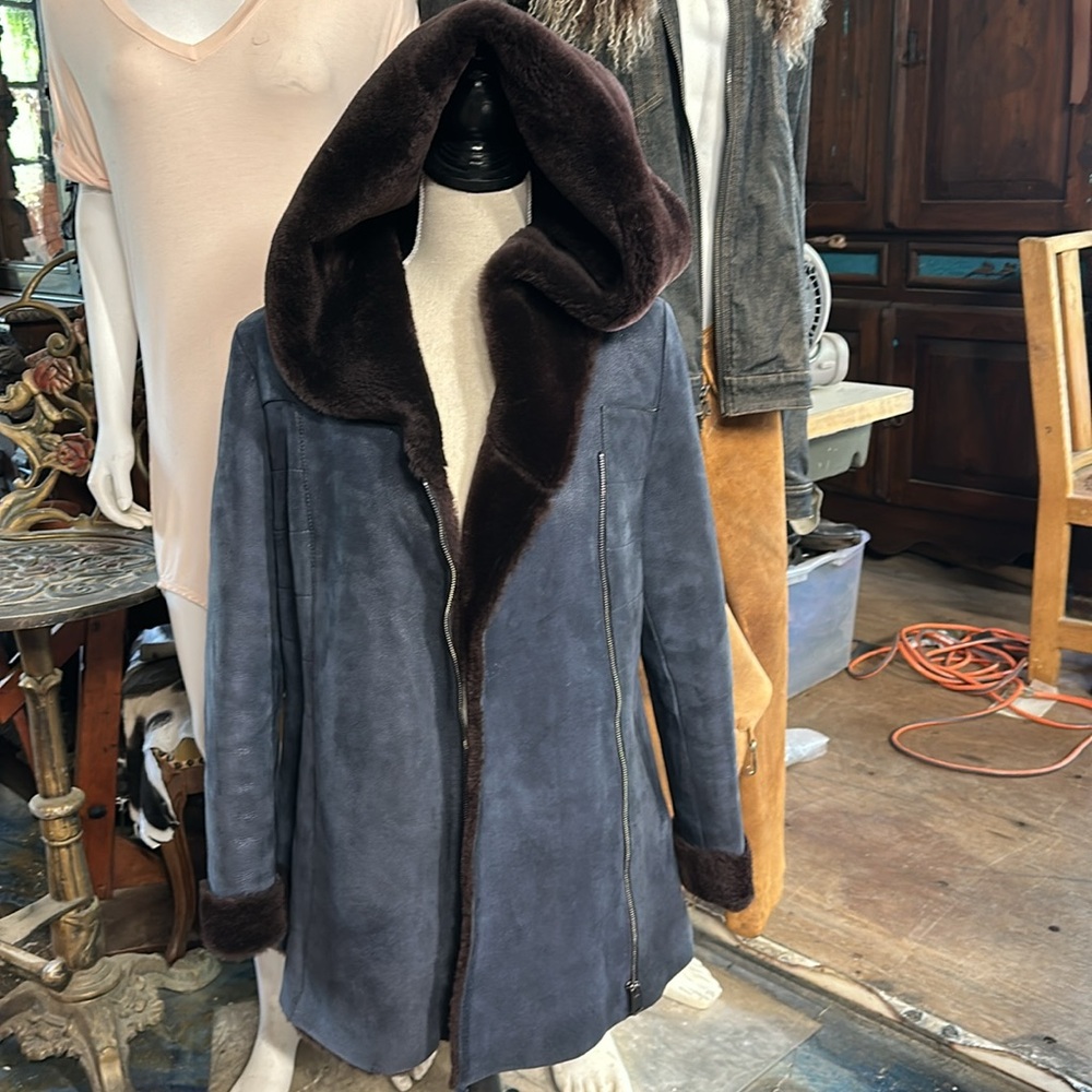 Shearling coat - Picture 2 of 6